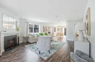 Photo #2: ML82032569 Listing 