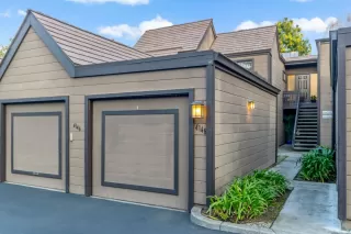 Browse active condo listings in BARRON SQUARE