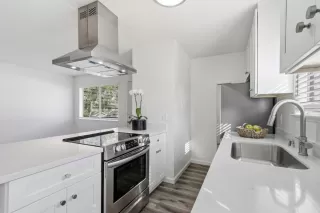 Browse active condo listings in GOOD SAMARITAN