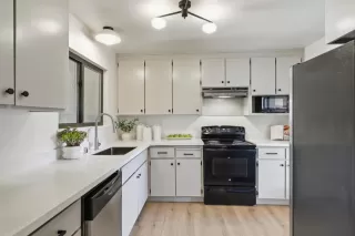 Photo #5: ML82036138 Listing 