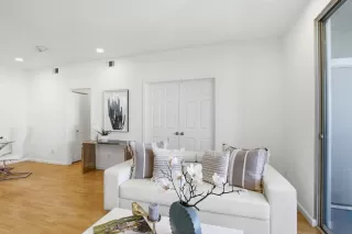 Photo #5: ML82036791 Listing 