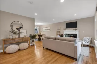 Photo #5: ML82037205 Listing 