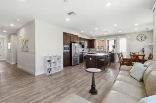 Photo #4: ML82037509 Listing 