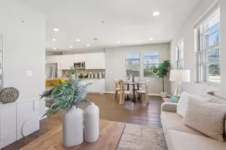 Photo #5: ML82038018 Listing