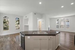 Photo #6: ML82039229 Listing 