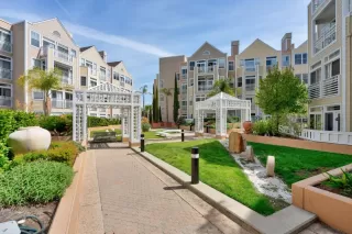 Browse active condo listings in DOMIZILE