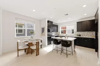 Photo #4: ML82040028 Listing