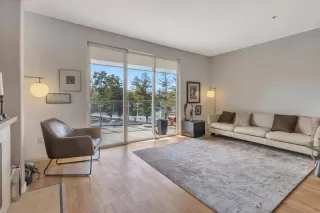 Photo #4: ML82040272 Listing 