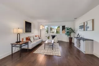 Photo #4: ML82040299 Listing 