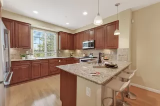 Photo #4: ML82040392 Listing 