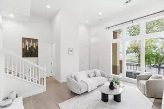 Photo #6: ML82041295 Listing 