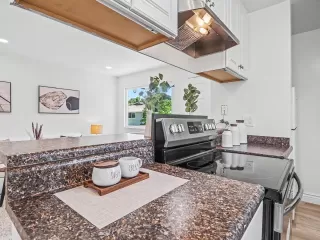 Photo #6: ML82042023 Listing 