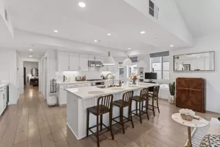 Photo #6: ML82042348 Listing 