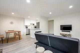 Photo #4: ML82042857 Listing 