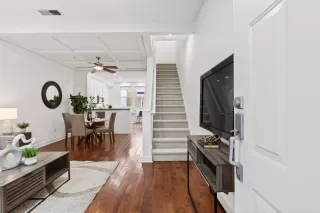 Photo #3: ML82043018 Listing 