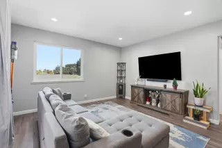 Photo #5: ML82043106 Listing 