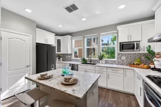 Photo #6: ML82043634 Listing 