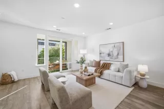 Photo #5: ML82044143 Listing 