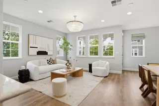 Photo #5: ML82044236 Listing 