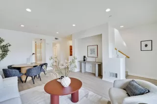 Photo #5: ML82044287 Listing 