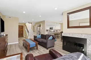 Photo #5: ML82045009 Listing 