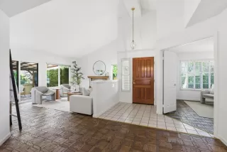 Photo #4: ML82045022 Listing 