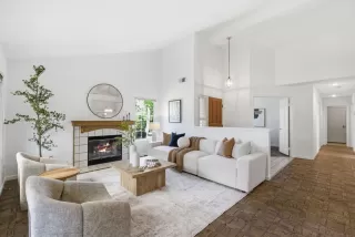 Photo #5: ML82045022 Listing 